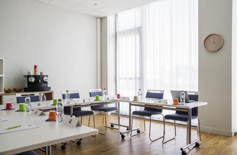 هتل Ibis Styles Guyancourt Versailles
