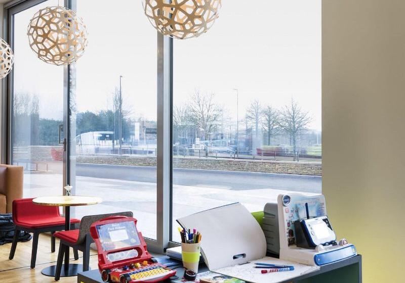 בית מלון כפרי Ibis Styles Guyancourt Versailles