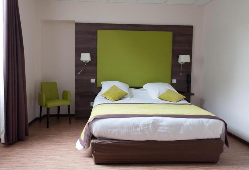 Logis Hotel Du Parc Restaurant   Le Rouget De Lisle