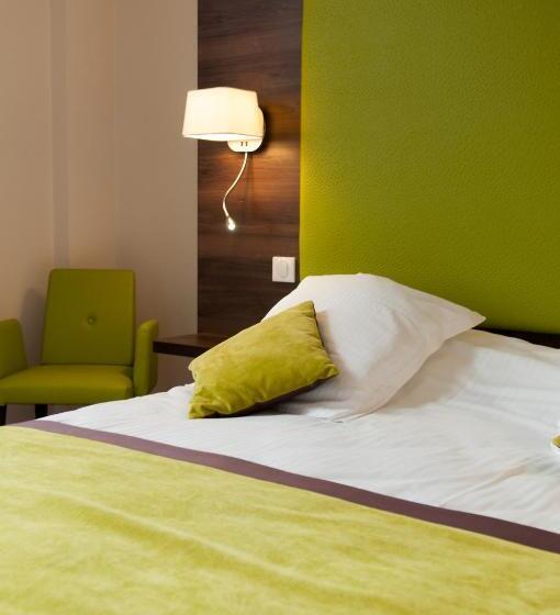 Logis Hotel Du Parc Restaurant Le Rouget De Lisle