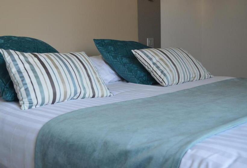 Logis Hotel Du Parc Restaurant Le Rouget De Lisle