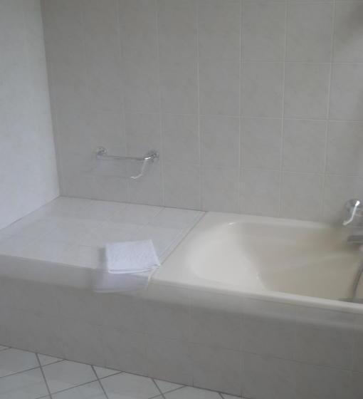 Logis Hotel Du Parc Restaurant Le Rouget De Lisle