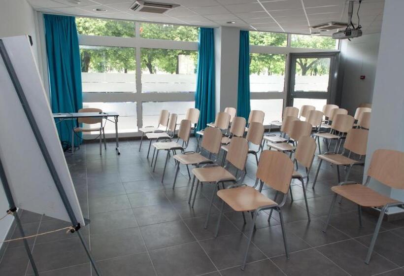 Logis Hotel Du Parc Restaurant Le Rouget De Lisle