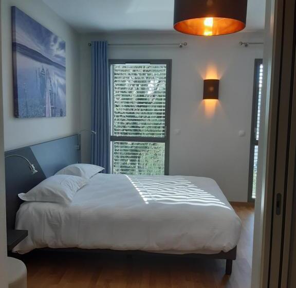 Logis Hotel Du Parc Restaurant Le Rouget De Lisle