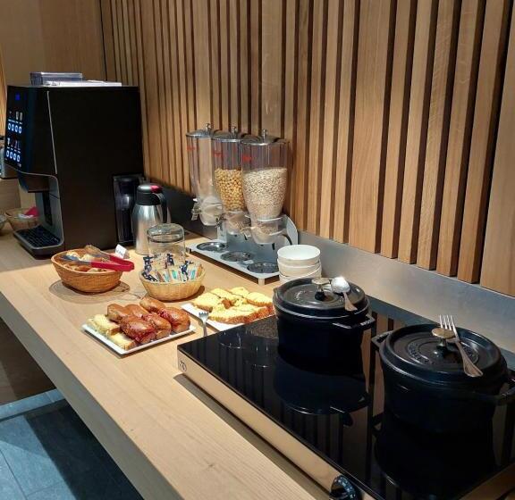 Logis Hotel Du Parc Restaurant   Le Rouget De Lisle