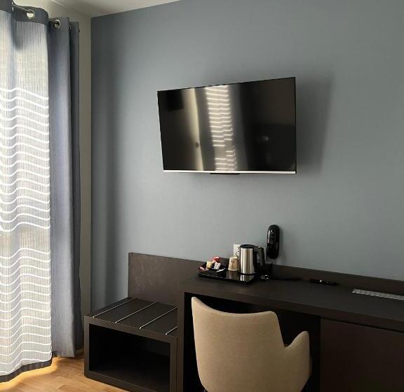 Logis Hotel Du Parc Restaurant Le Rouget De Lisle