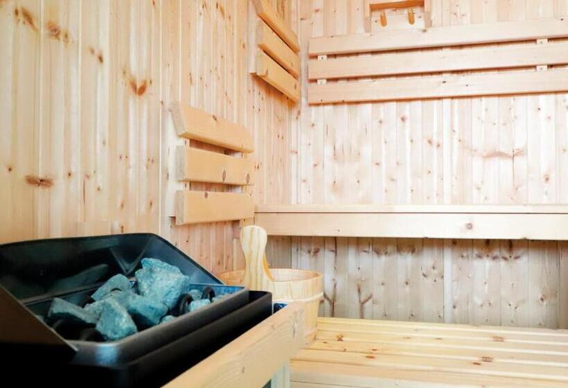 Logis Hotel Du Parc Restaurant Le Rouget De Lisle