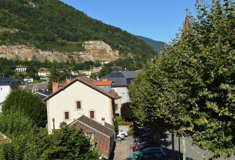 ホテル Restaurant Le Bellevue