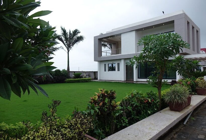 בית מלון כפרי Chandan Van Club And Resort   Navsari