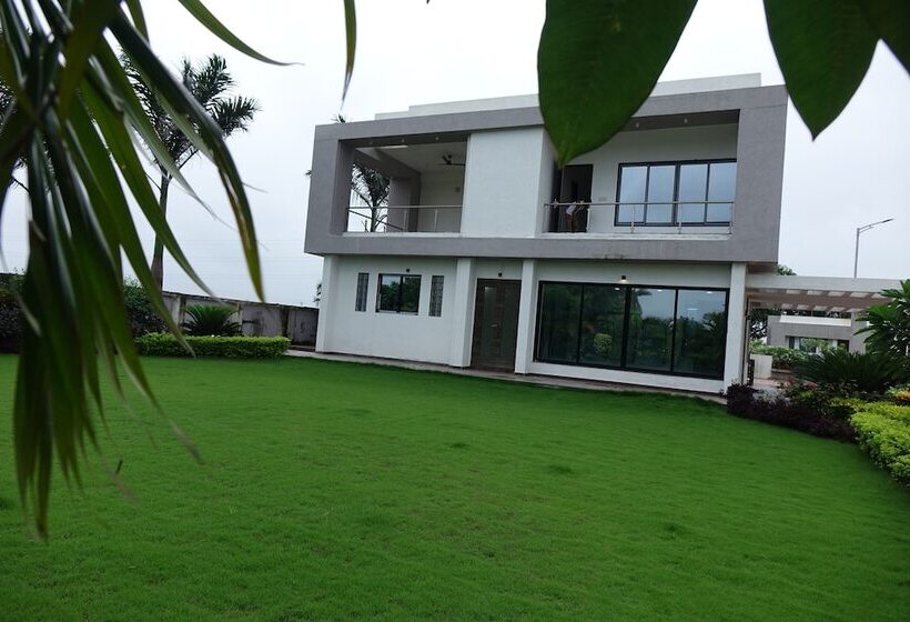 בית מלון כפרי Chandan Van Club And Resort   Navsari