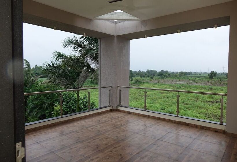 בית מלון כפרי Chandan Van Club And Resort   Navsari