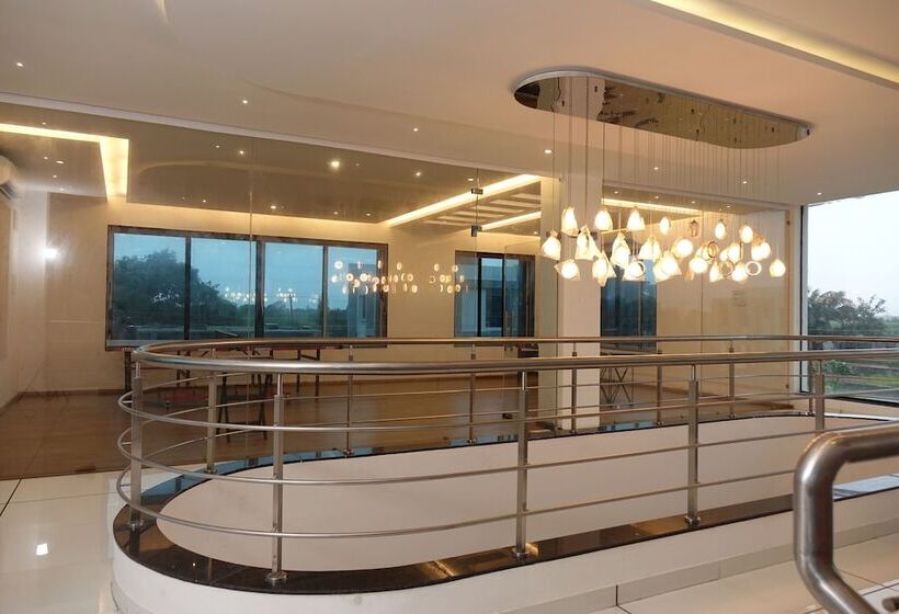 בית מלון כפרי Chandan Van Club And Resort   Navsari