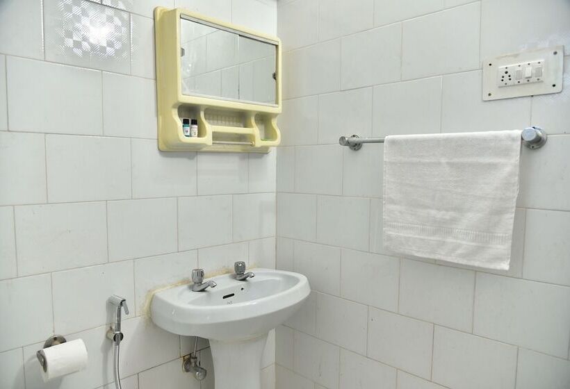 ホテル Kumaon Roop Resort