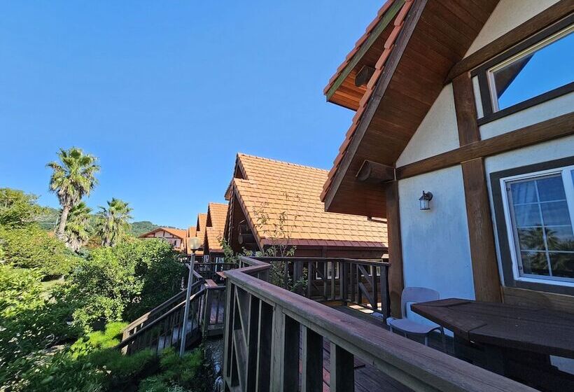 Отель Jeju Joyland