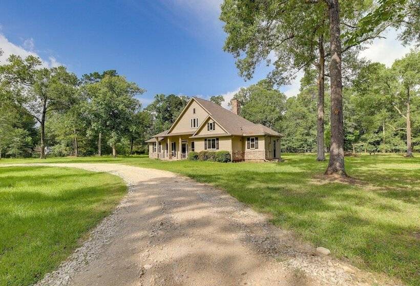 Airy Dayton Vacation Home W/ Deck + Private Yard!