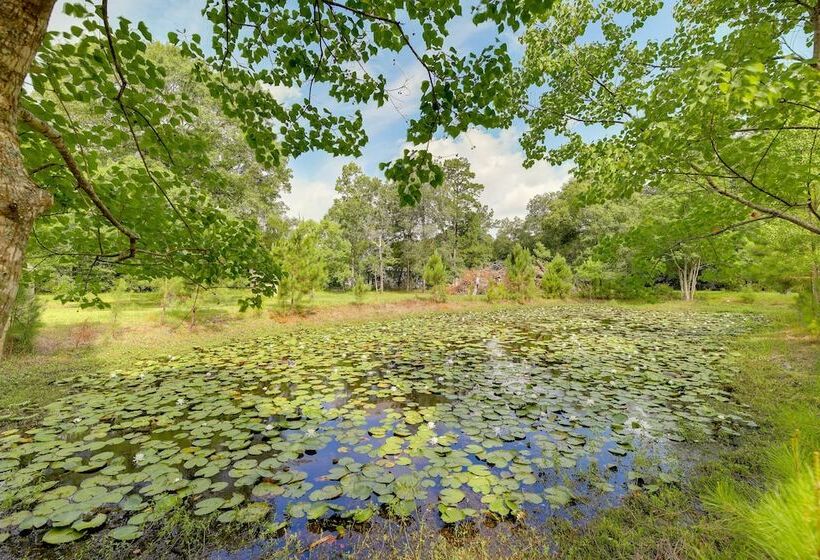 Airy Dayton Vacation Home W/ Deck + Private Yard!