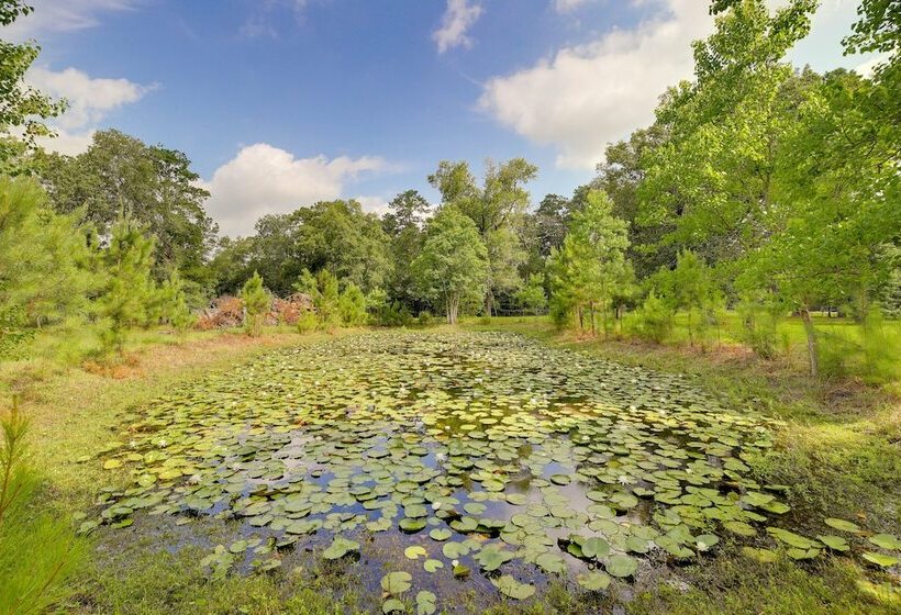 Airy Dayton Vacation Home W/ Deck + Private Yard!