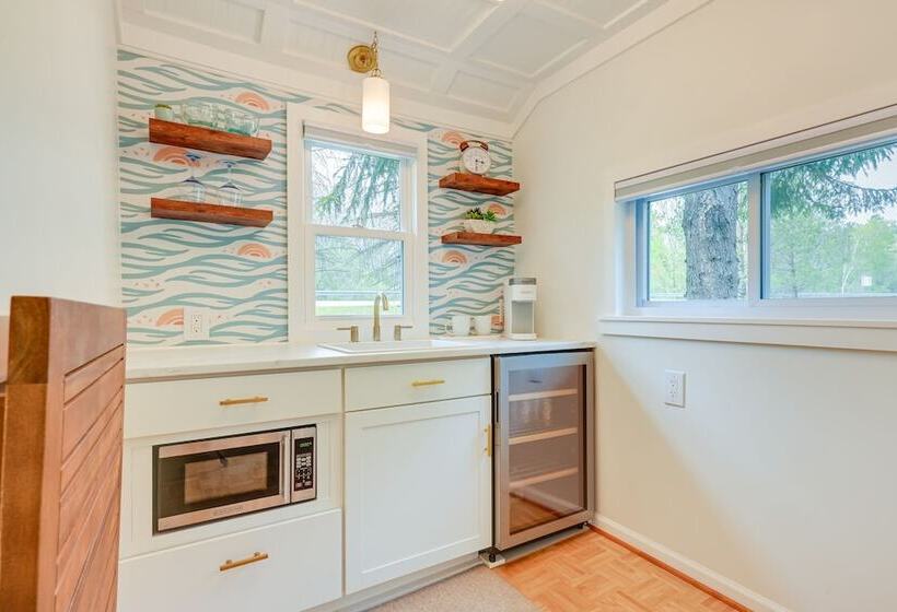 Beachy Palms Cottage On Lake Huron W/ Hot Tub!