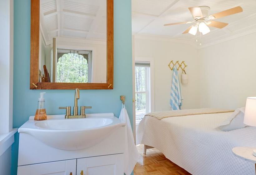 Beachy Palms Cottage On Lake Huron W/ Hot Tub!