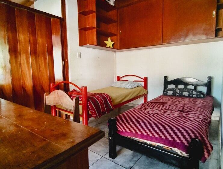 مبيت وإفطار Habitaciones Privadas