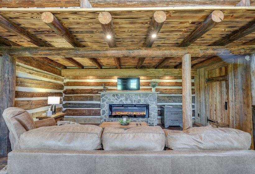 Bedford Cabin W/ Porch, 5 Mi To Historic District!