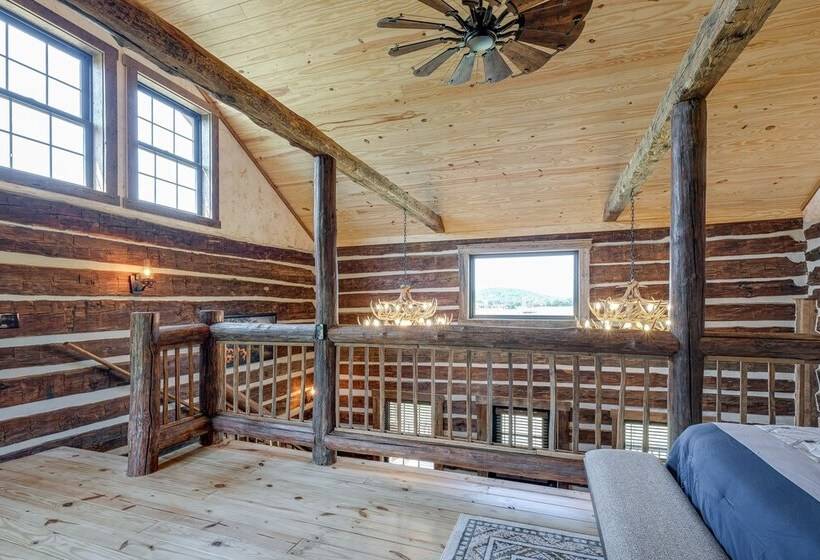 Bedford Cabin W/ Porch, 5 Mi To Historic District!