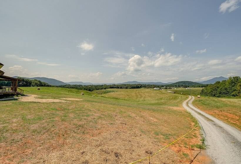 Bedford Cabin W/ Porch, 5 Mi To Historic District!