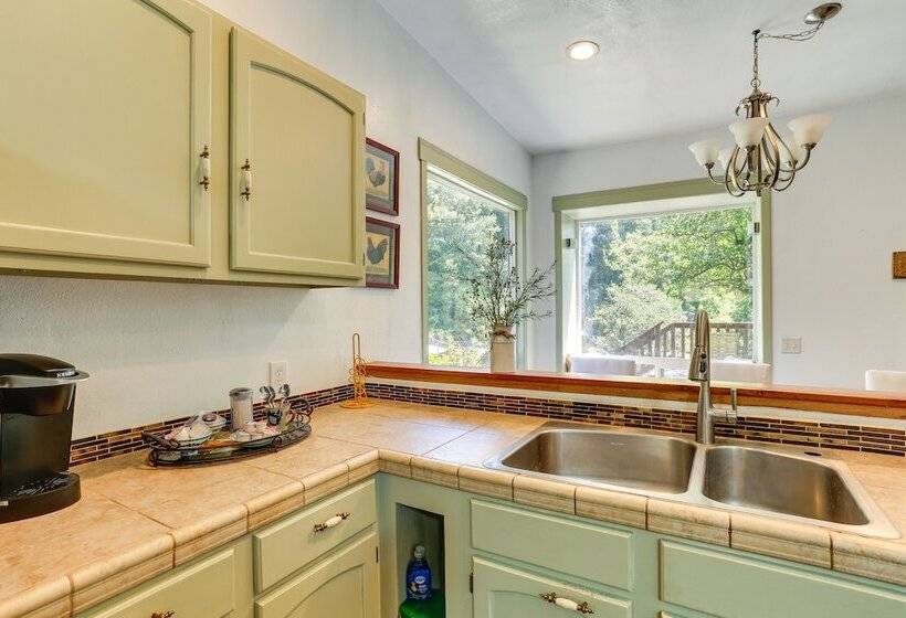 Big Bar Home W/ Hot Tub & Fire Pit!