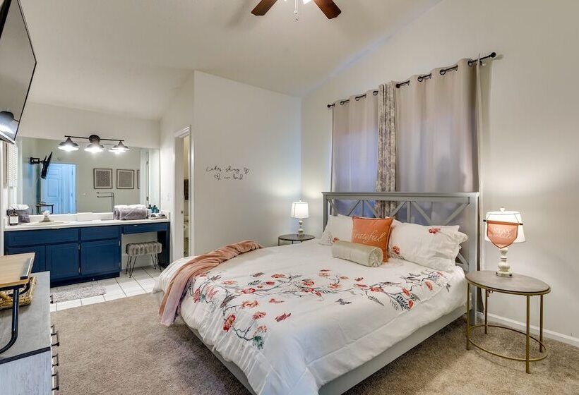 Bright Lynn Haven Home W/ Screened Porch & Yard!