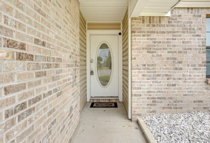 Bright Lynn Haven Home W/ Screened Porch & Yard!