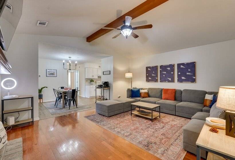 Bright Lynn Haven Home W/ Screened Porch & Yard!