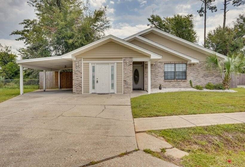 Bright Lynn Haven Home W/ Screened Porch & Yard!