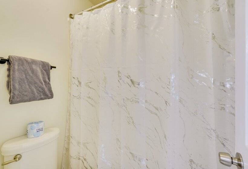 Bright Lynn Haven Home W/ Screened Porch & Yard!