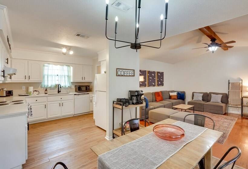 Bright Lynn Haven Home W/ Screened Porch & Yard!