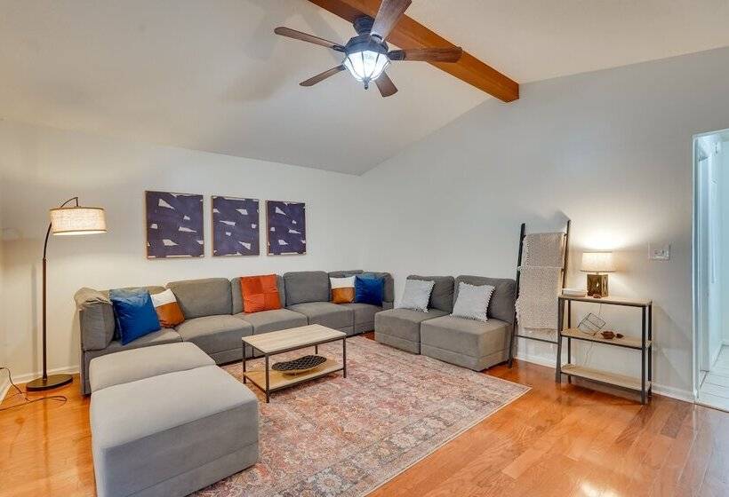 Bright Lynn Haven Home W/ Screened Porch & Yard!