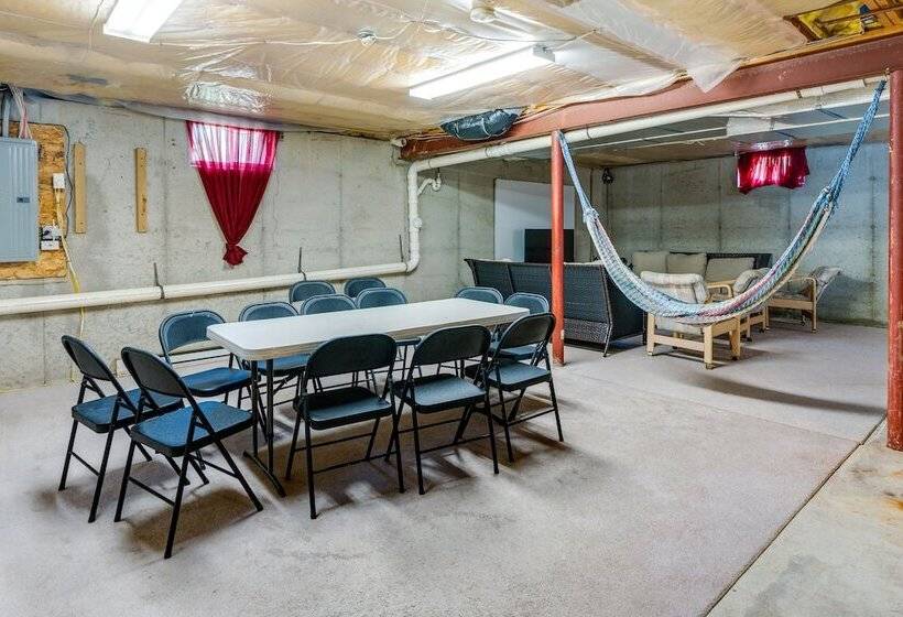 Centrally Located Family Home W/ Pool