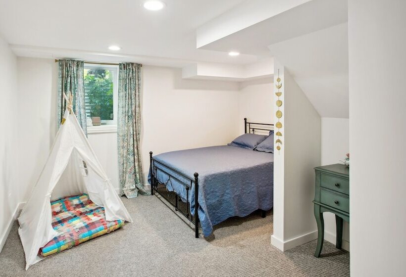 Charming & Bright Crystal Home W/ Fire Table!