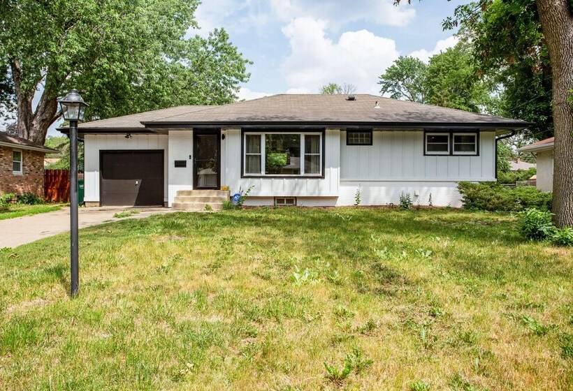 Charming & Bright Crystal Home W/ Fire Table!