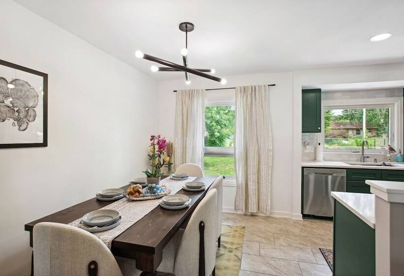 Charming & Bright Crystal Home W/ Fire Table!