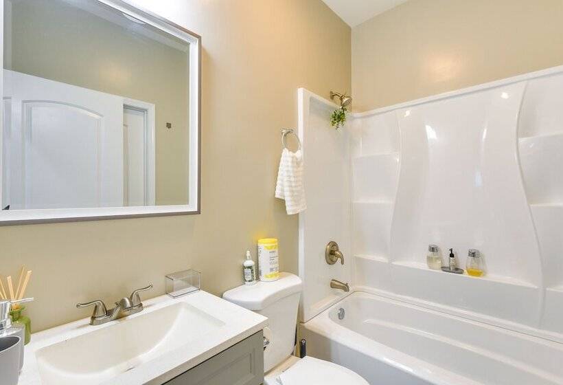 Charming Edgemere Home W/ Deck & Grill!