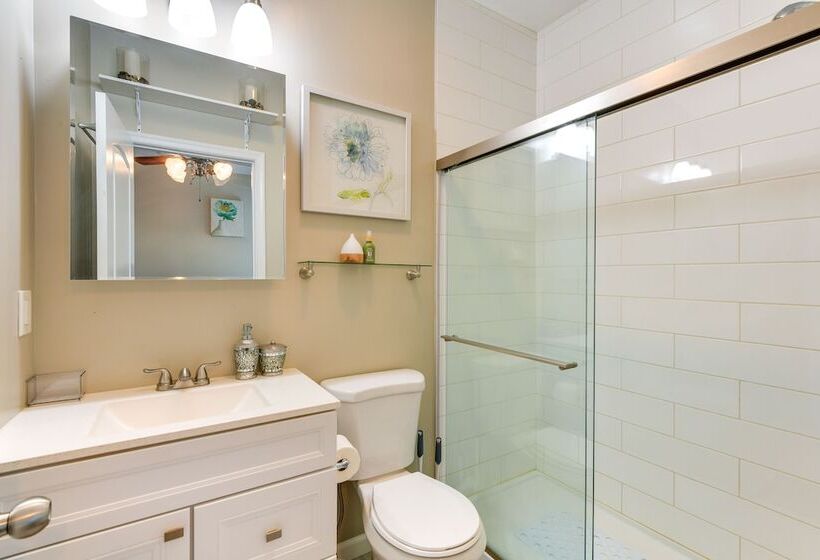 Charming Edgemere Home W/ Deck & Grill!