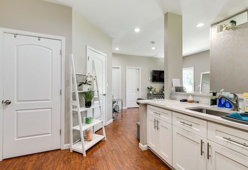 Charming Edgemere Home W/ Deck & Grill!