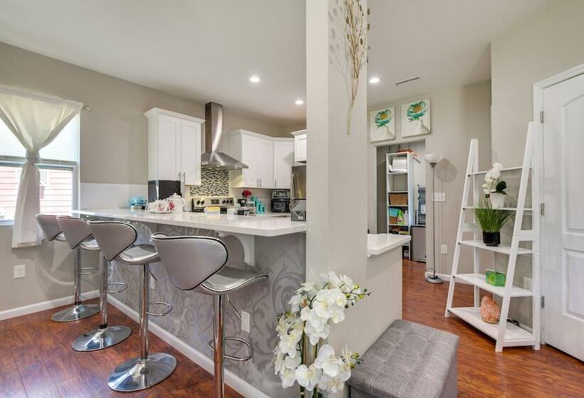 Charming Edgemere Home W/ Deck & Grill!