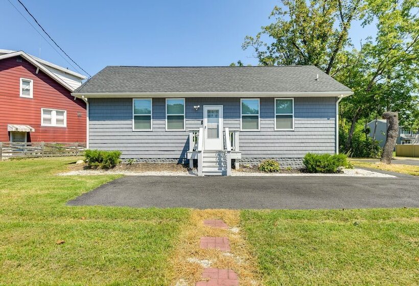 Charming Edgemere Home W/ Deck & Grill!