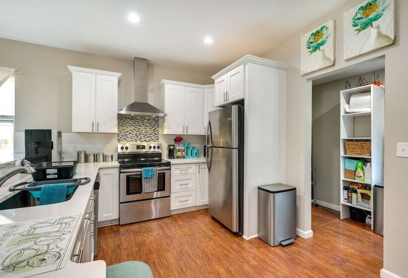 Charming Edgemere Home W/ Deck & Grill!