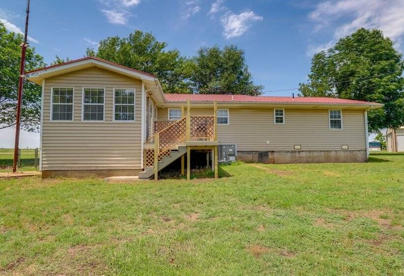 Charming Kaw Lake Country Home W/ Game Room!