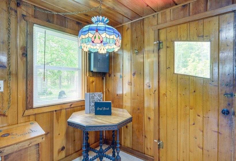 Charming Michigan Cottage W/ Sunroom & Lake Access
