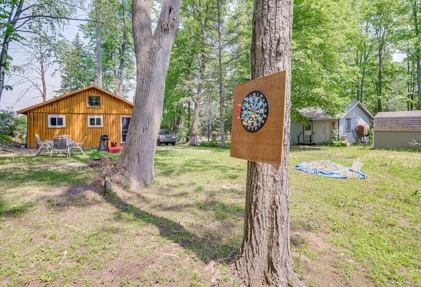 Charming Michigan Cottage W/ Sunroom & Lake Access