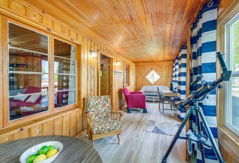 Charming Michigan Cottage W/ Sunroom & Lake Access