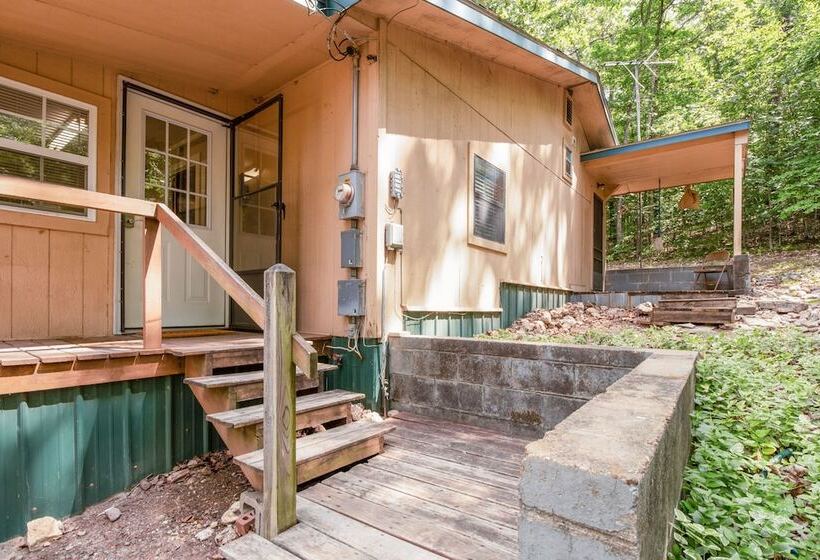 Charming Pocahontas Escape Near Historic Downtown!